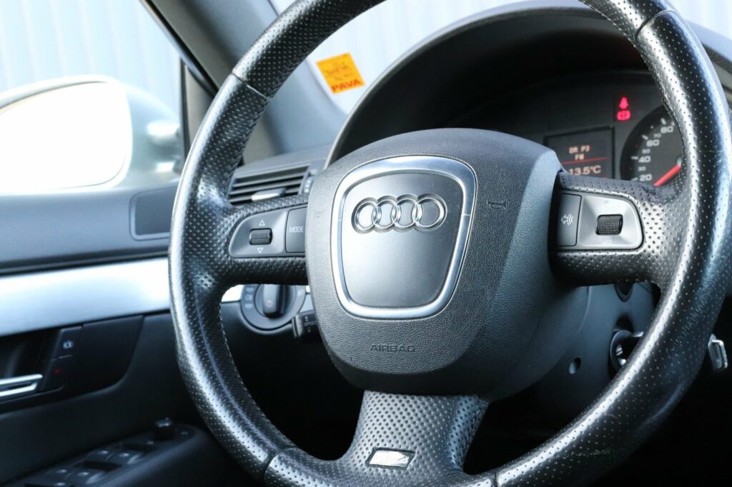 Audi RS4 Avant quattro