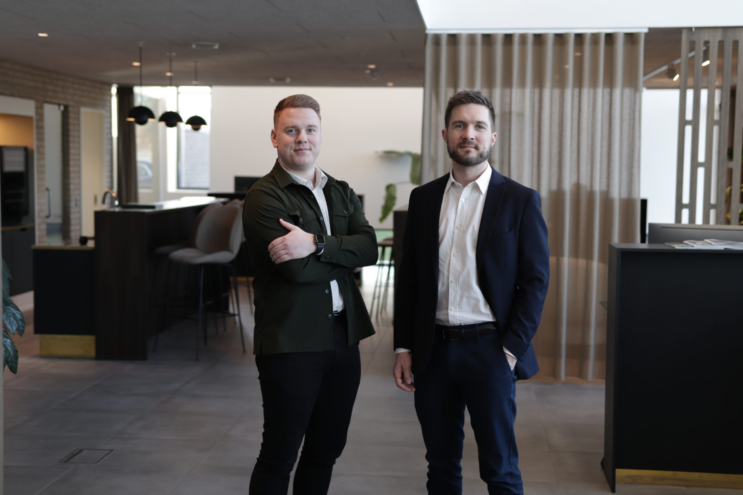 emil og steffen fra LEGAL på kontoret hos dansk motor finans i kolding